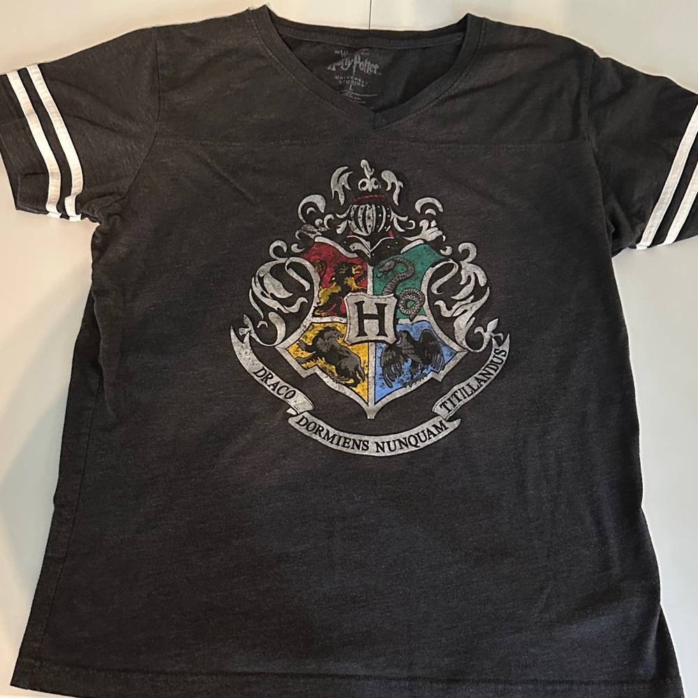 Warner Bros. Adult Black Hogwarts Crest T-Shirt